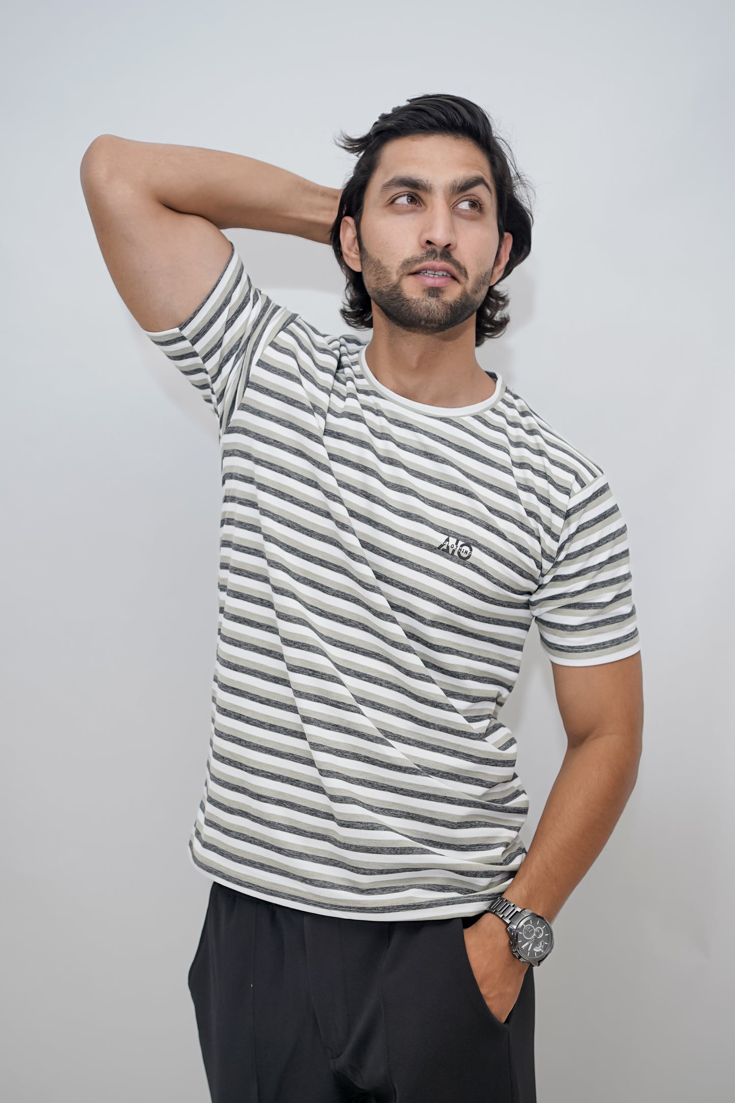 Aio Men's Striped Round Neck T-shirt