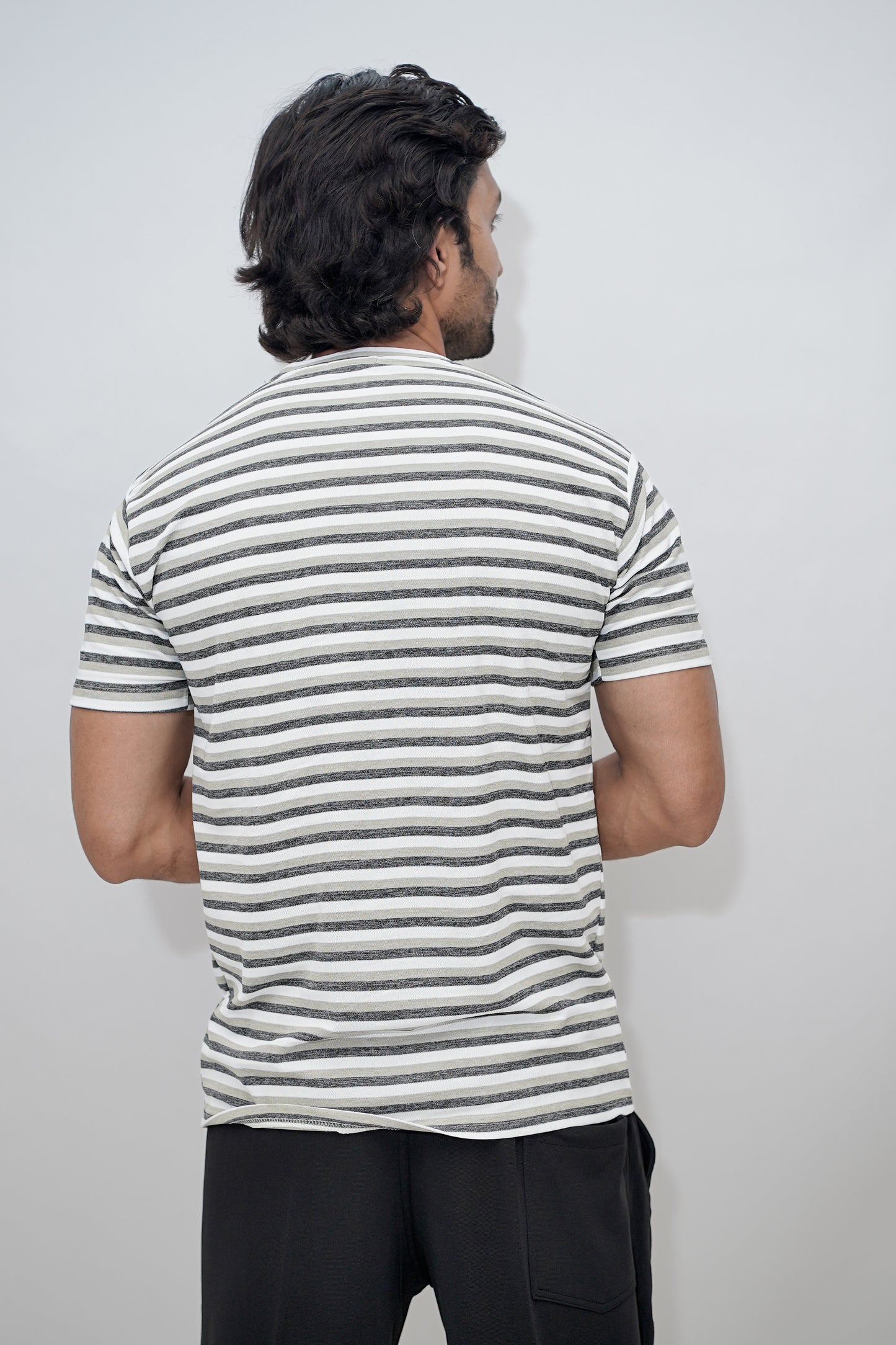 Aio Men's Striped Round Neck T-shirt